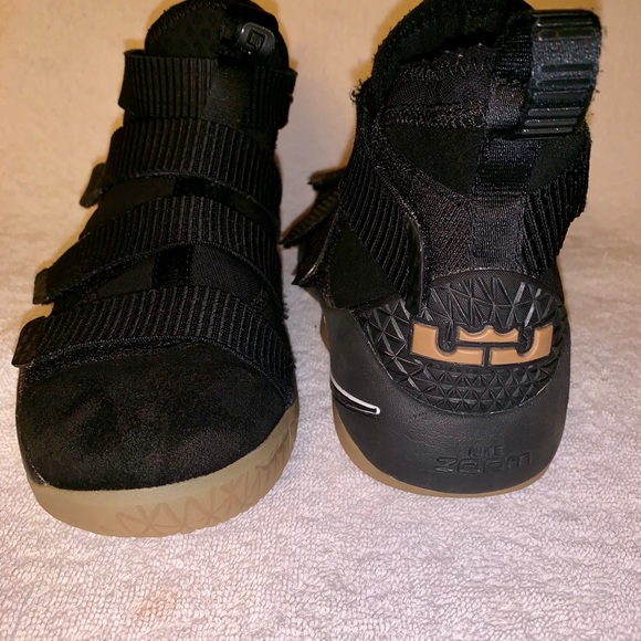 👟 LeBron James High Tops 👟 - Picture 4 of 8